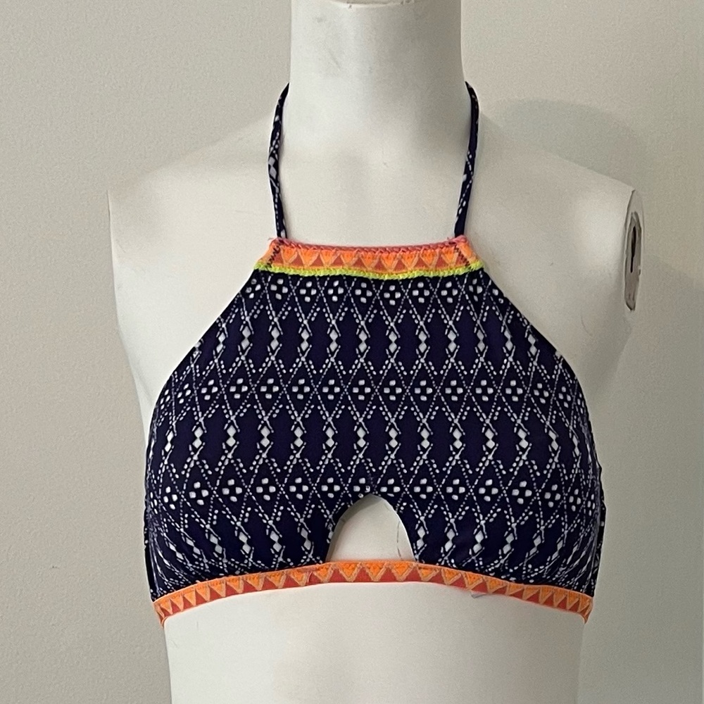 Victoria’s Secrets Women’s Bathing Suit Top